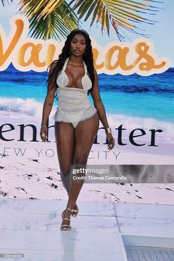 Full leaked Itstavvi private onlyfans photo