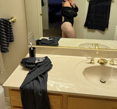 Full leaked Itzzzachloe private onlyfans photo