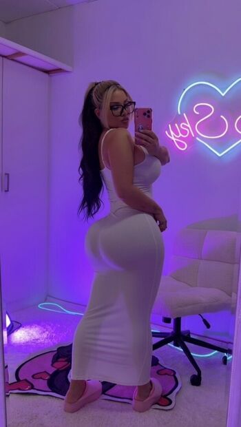 Full leaked Ivysky private onlyfans photo