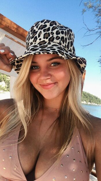 Full leaked Iza leslie page private onlyfans photo