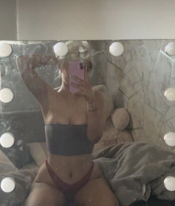 Full leaked Izzyxx private onlyfans photo