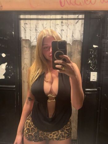 Full leaked Izzybizzybelle private onlyfans photo