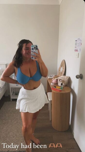 Full leaked Izzylareina private onlyfans photo