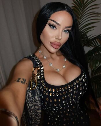 Full leaked Joliejoliecat private onlyfans photo