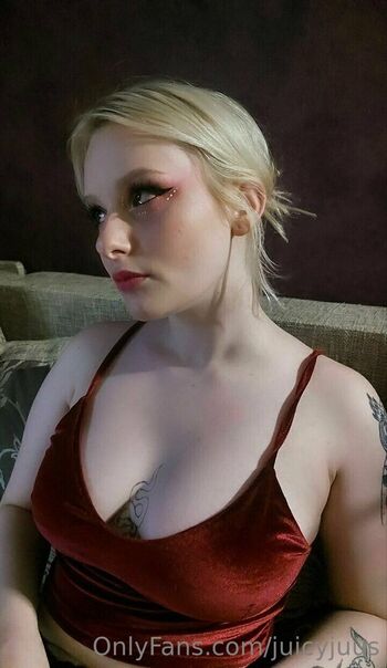 Full leaked Juicyjuus private onlyfans photo