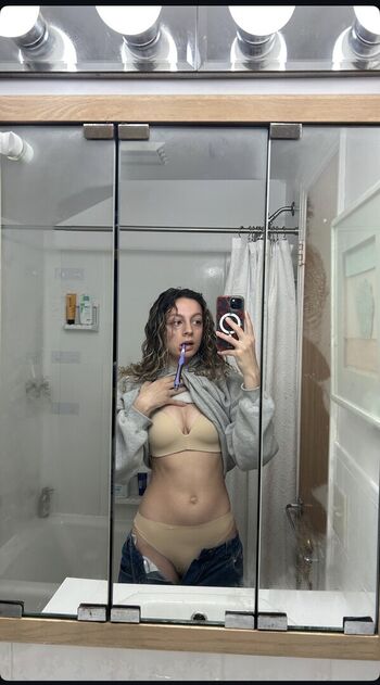 Julia Dicesare