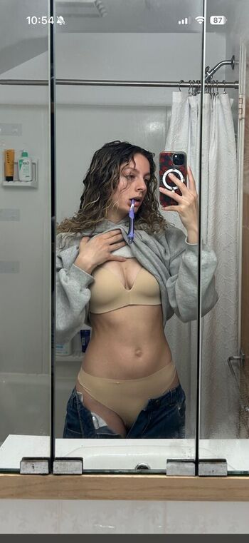 Julia Dicesare