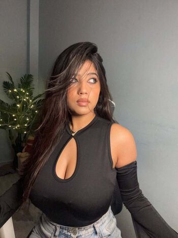 Full leaked Justbeingkayra page private onlyfans photo