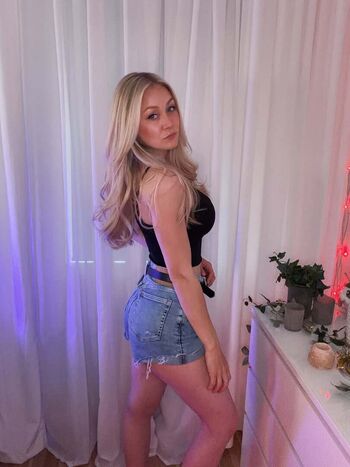 Full leaked Kandyland private onlyfans photo