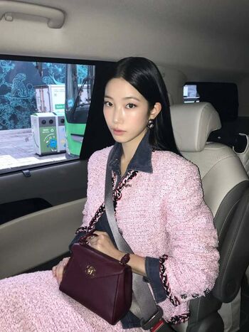 Kazuha Nakamura 中村 一葉