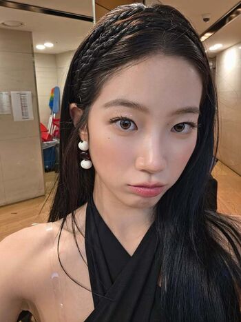 Kazuha Nakamura 中村 一葉