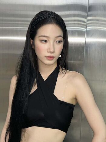 Kazuha Nakamura 中村 一葉