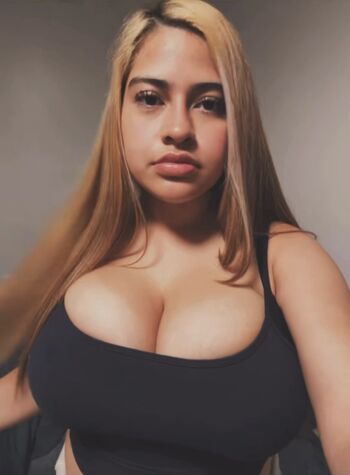 Full leaked Kerenmorales private onlyfans photo