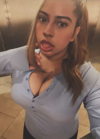 Full leaked Kerenmorales private onlyfans photo