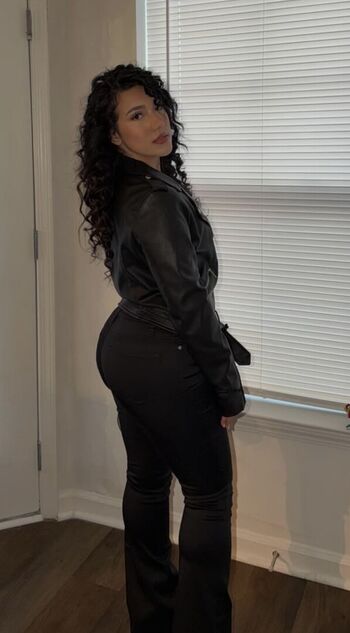 Full leaked Kiaralise page private onlyfans photo