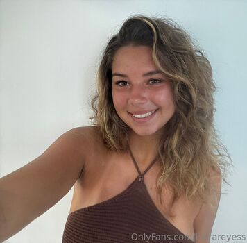 Full leaked Kiarareyess private onlyfans photo