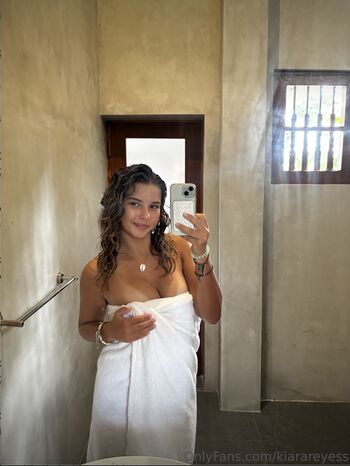Full leaked Kiarareyess private onlyfans photo
