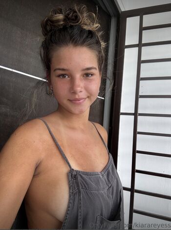 Full leaked Kiarareyess private onlyfans photo