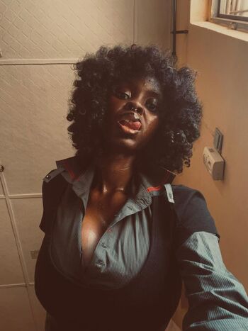 Full leaked Kikiolaola private onlyfans photo