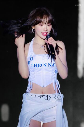 Kim Chaewon