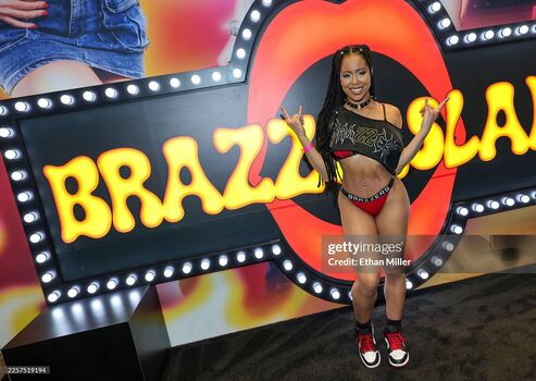 Full leaked Kira noir private onlyfans photo