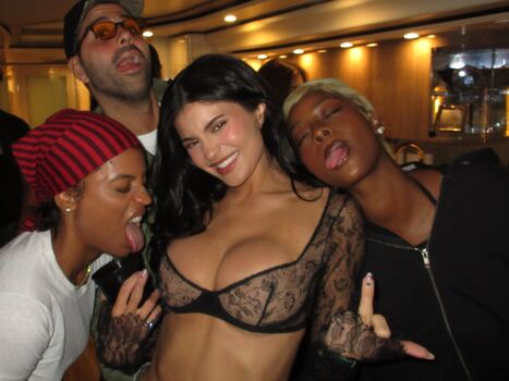 Full leaked Kylie jenner private onlyfans photo