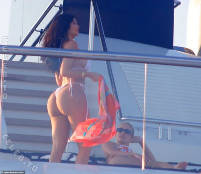 Full leaked Kylie jenner private onlyfans photo