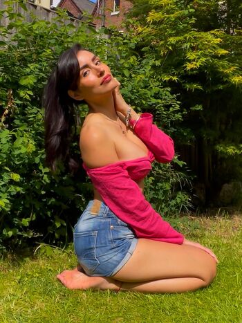 Full leaked La layana rous page private onlyfans photo