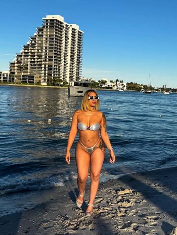 Full leaked Ladurahtxentrenaconmigo private onlyfans photo