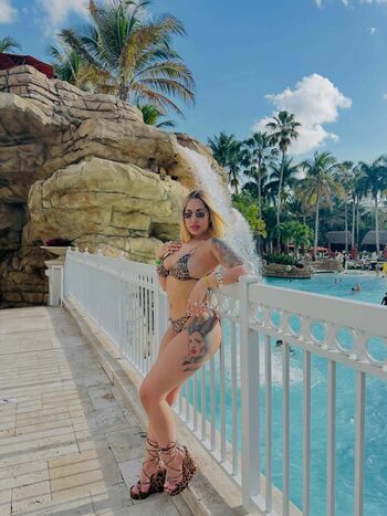 Full leaked Ladurahtxentrenaconmigo private onlyfans photo