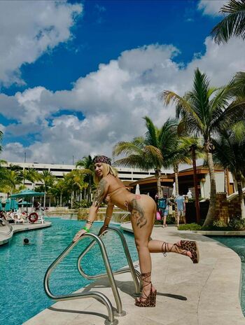 Full leaked Ladurahtxentrenaconmigo private onlyfans photo