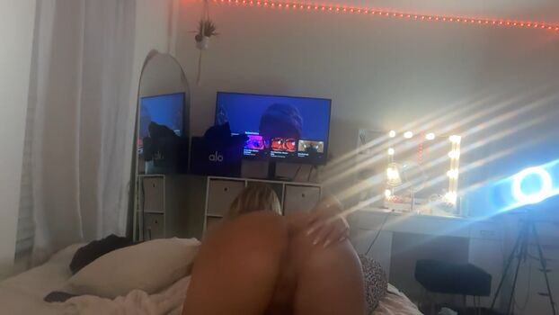 Full leaked Ladyybugloverr private onlyfans photo