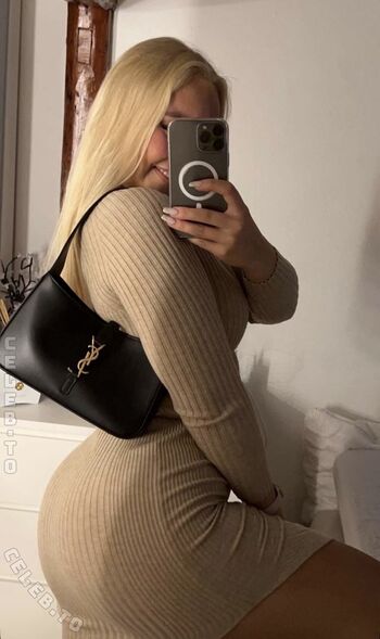 Full leaked Lara charlottee private onlyfans photo