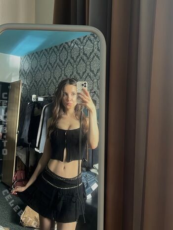 Full leaked Lara kimpel page private onlyfans photo