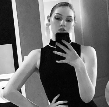 Full leaked Lara petersen private onlyfans photo