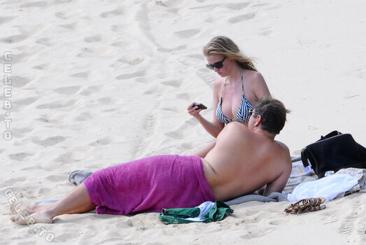 Full leaked Lara stone private onlyfans photo