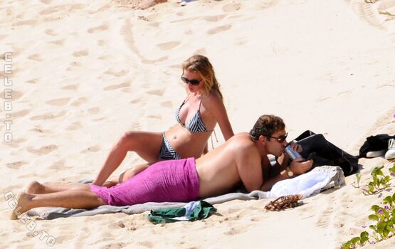 Full leaked Lara stone private onlyfans photo