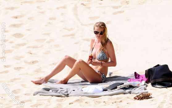 Full leaked Lara stone private onlyfans photo