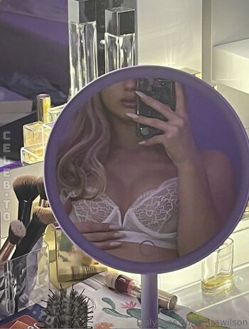 Full leaked Lara wilson page private onlyfans photo