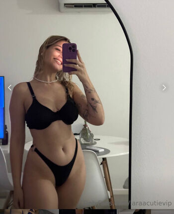 Full leaked Laraamoon private onlyfans photo