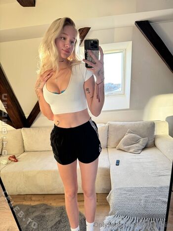 Full leaked Laracassie page private onlyfans photo