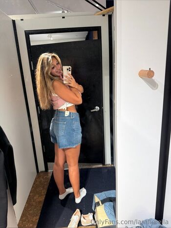 Full leaked Larafiorella private onlyfans photo