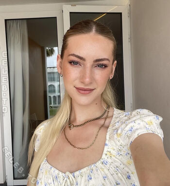 Full leaked Laramarix private onlyfans photo