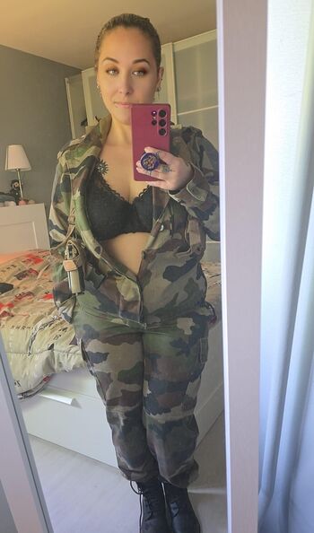 Full leaked Lariarussell private onlyfans photo