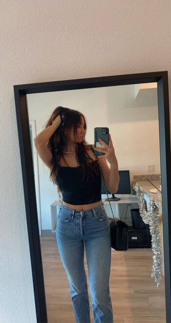 Full leaked Laselyii private onlyfans photo