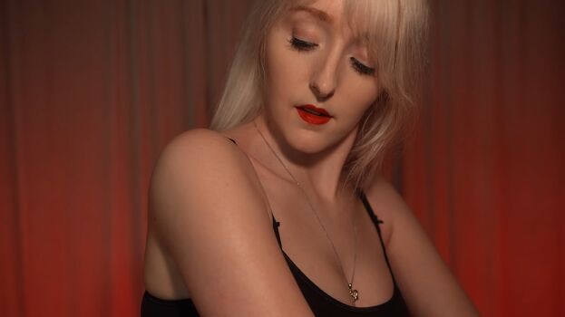 Full leaked Laura lemurex private onlyfans photo