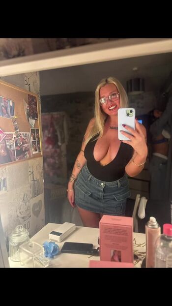 Full leaked Laurajmclean private onlyfans photo