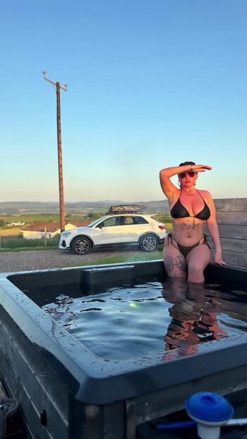 Full leaked Laurajmclean private onlyfans photo