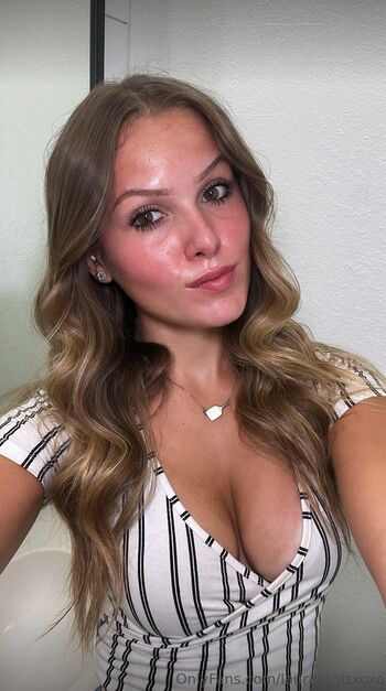 Full leaked Laurascottxoxo private onlyfans photo