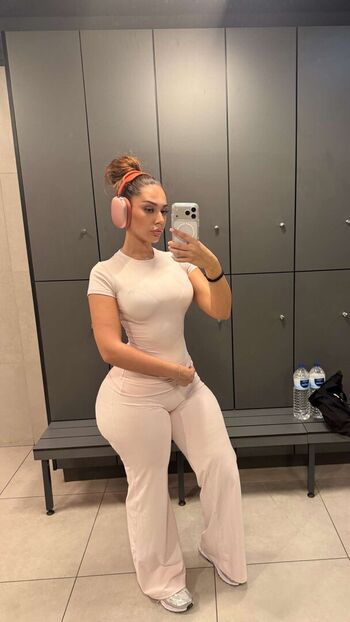 Full leaked Laurgmzz private onlyfans photo